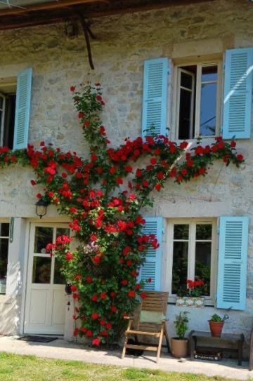Chambres D'Hotes Des Deux Lacs Ceyzerieu Exterior photo