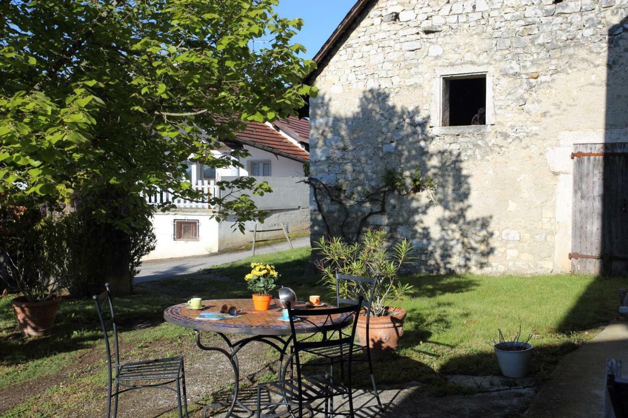 Chambres D'Hotes Des Deux Lacs Ceyzerieu Exterior photo